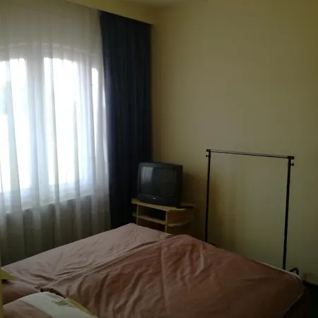 Bed & Breakfast H And H Kft.